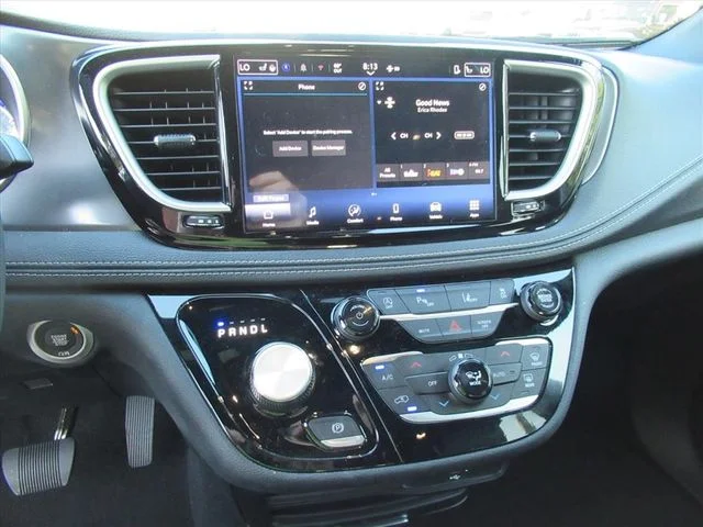 2026 Chrysler Pacifica Select - Photo 22