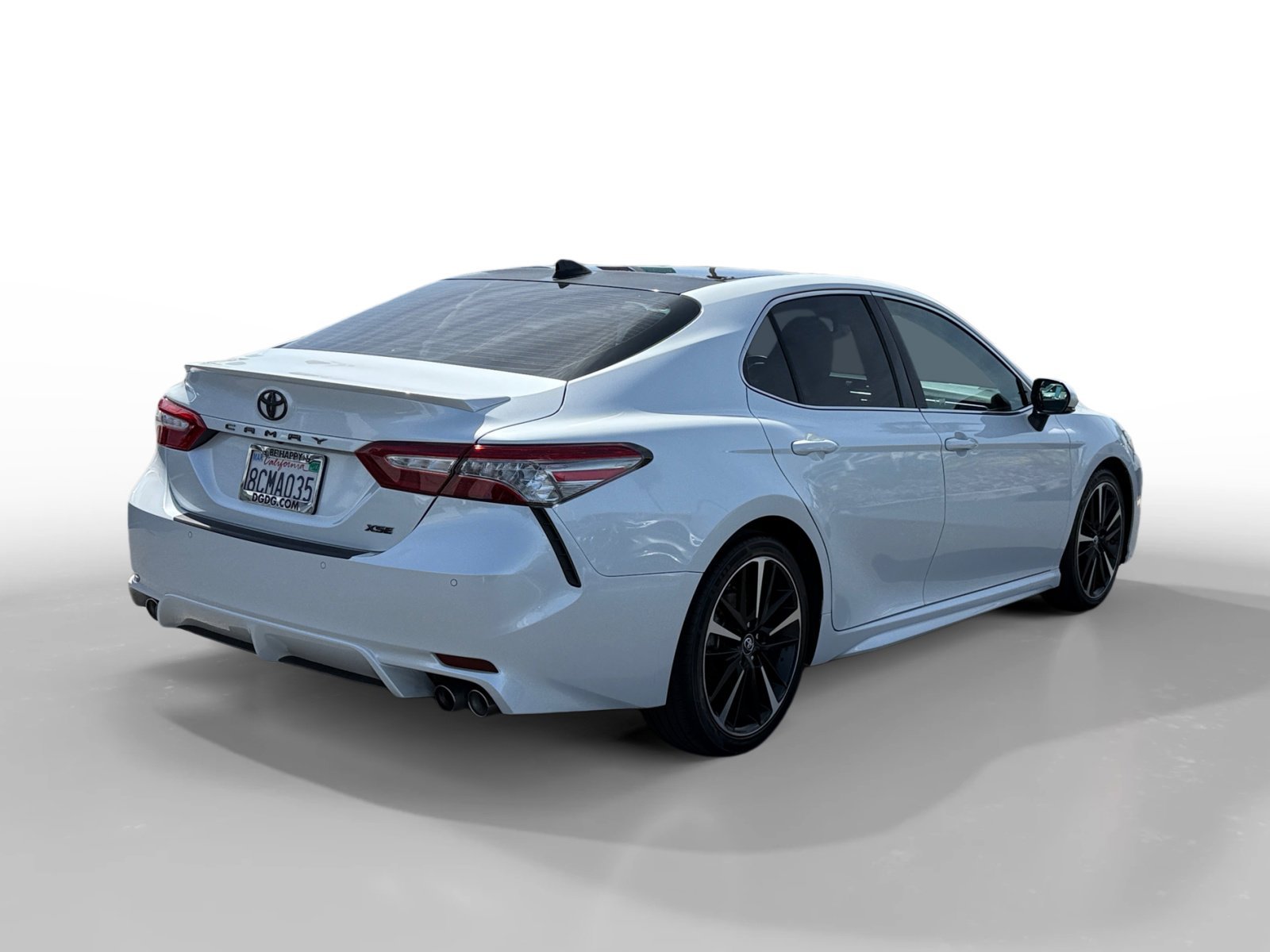 Used 2018 Pearl Toyota XSE V6 image 5