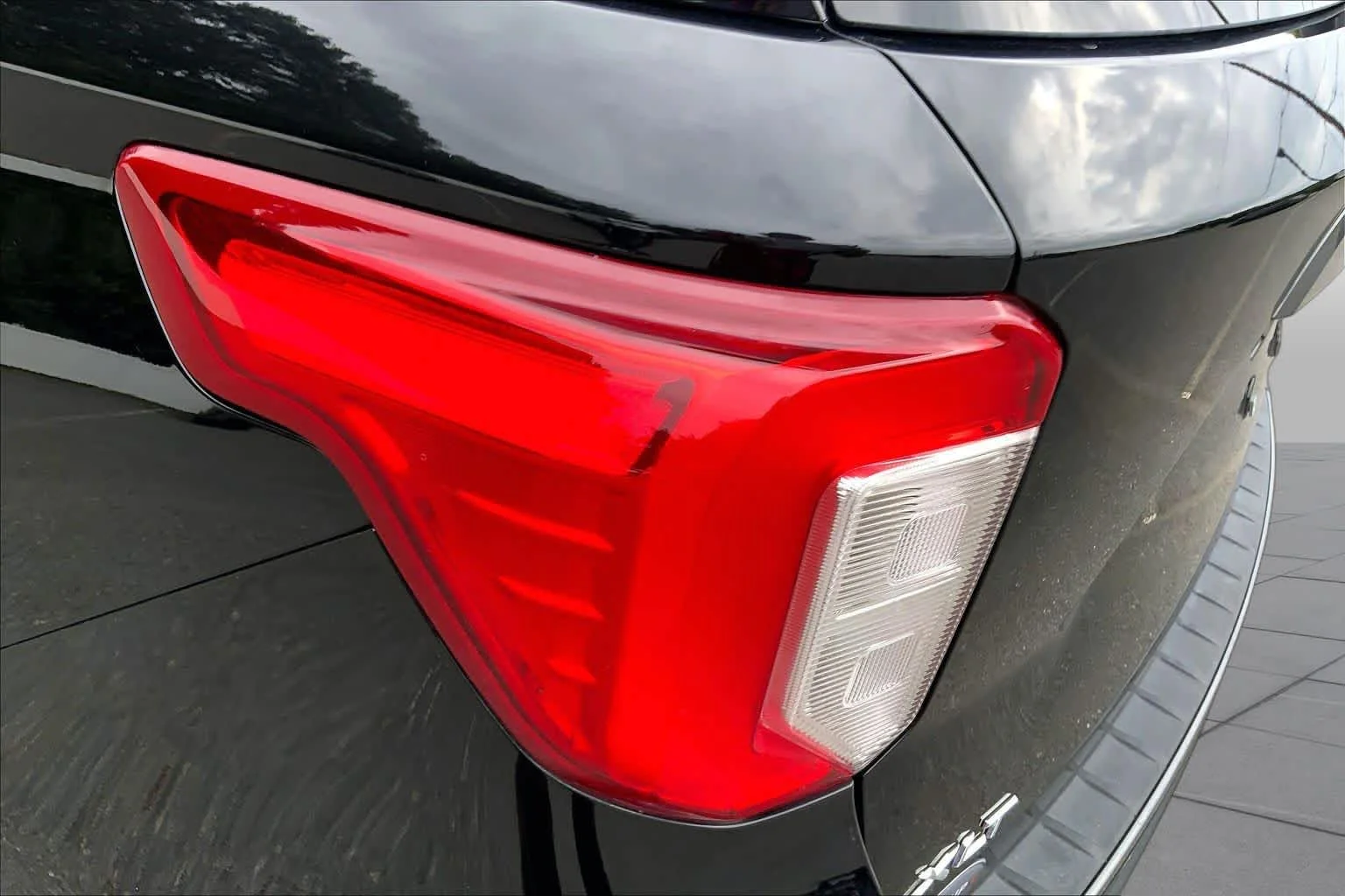 Certified Used 2022 Agate Black Ford XLT image 28