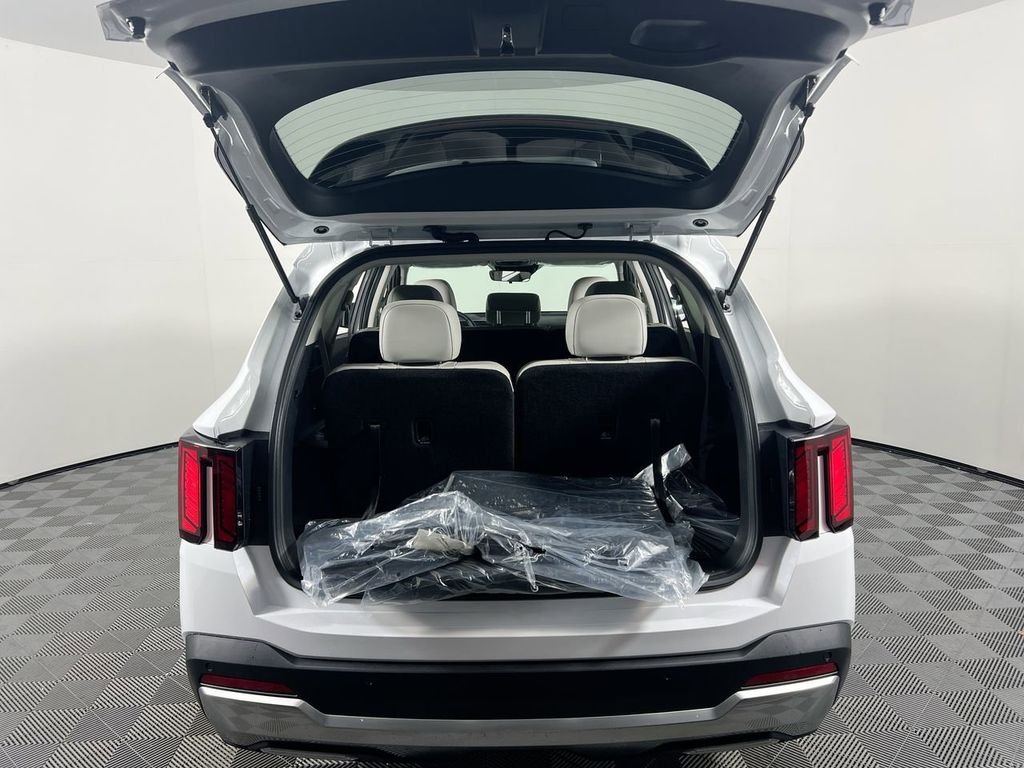 New 2026 Glacial White Pearl Kia S image 34
