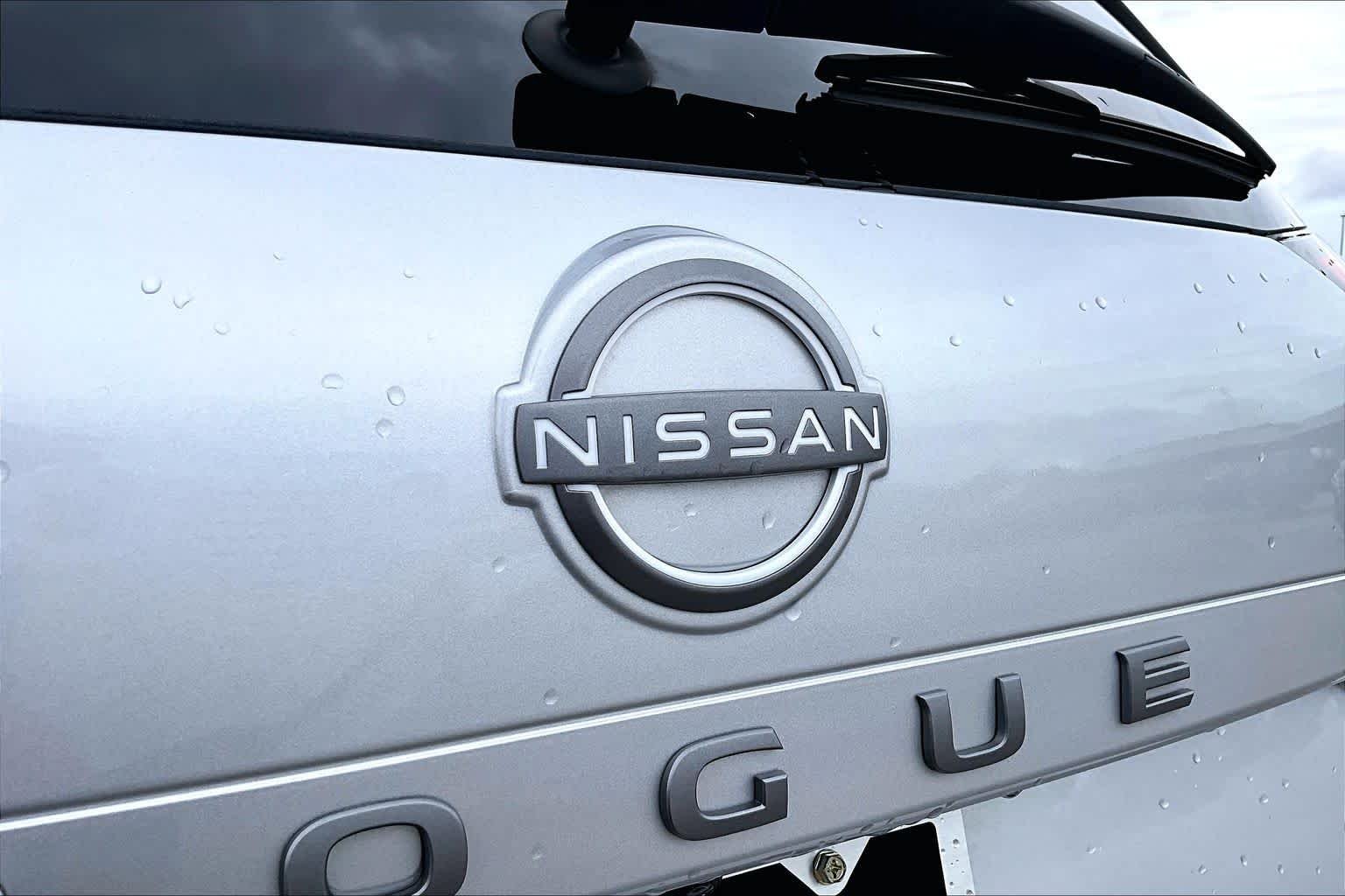 Used 2025 Brilliant Silver Metallic Nissan SV image 31