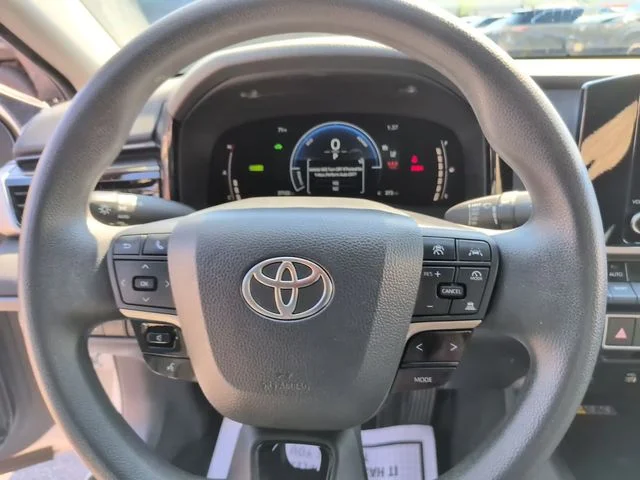 Used 2025 White Toyota LE image 18