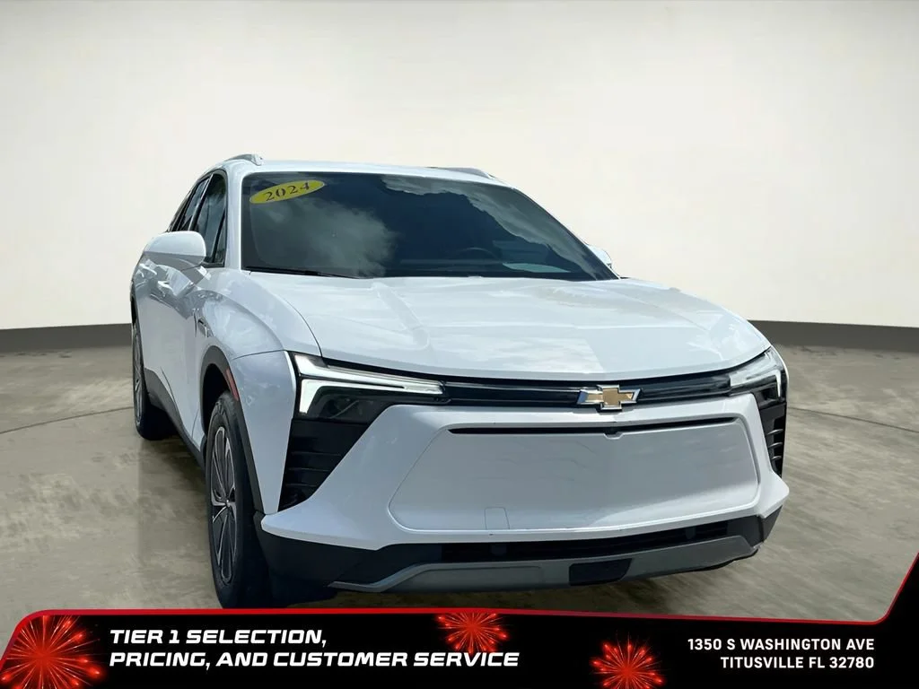 Used 2024 Summit White Chevrolet LT image 19