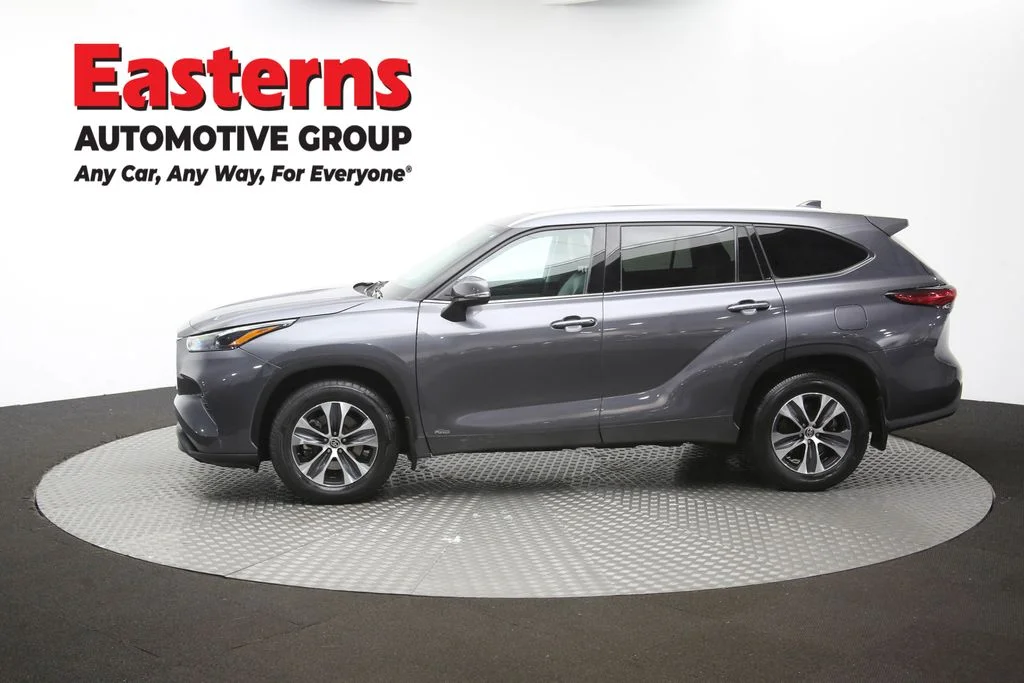 Used 2022 Gray Toyota XLE image 61