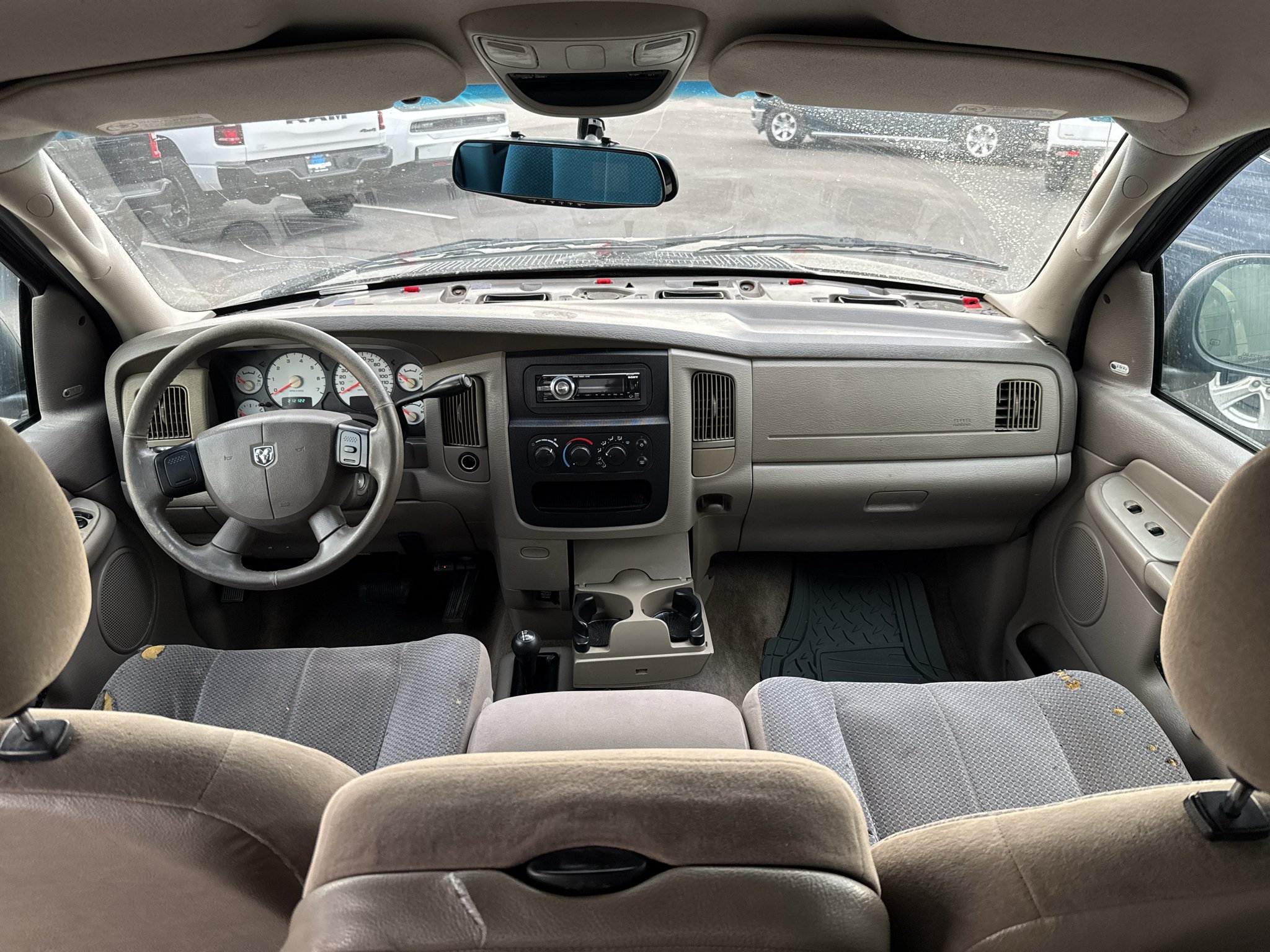 Used 2005 Gray Dodge SLT image 15