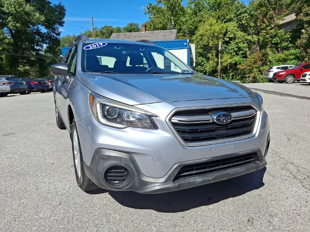 Used 2019 Silver Subaru 2.5i image 3