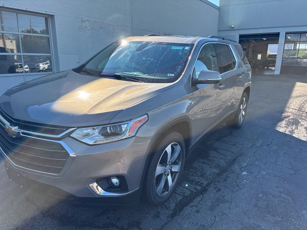 Used 2019 Pepperdust Metallic Chevrolet 3LT image 7