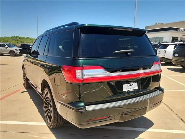 Used 2021 Infinite Black Lincoln Reserve 4x2 image 3
