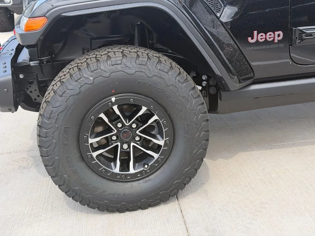 New 2026 Black Clear-Coat Exterior Paint Jeep Rubicon X image 9