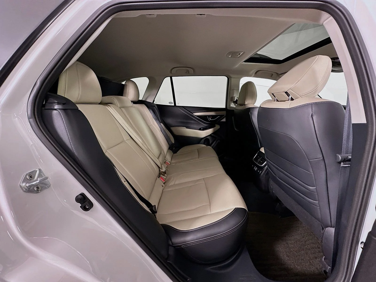 Used 2023 White Subaru Limited XT image 30