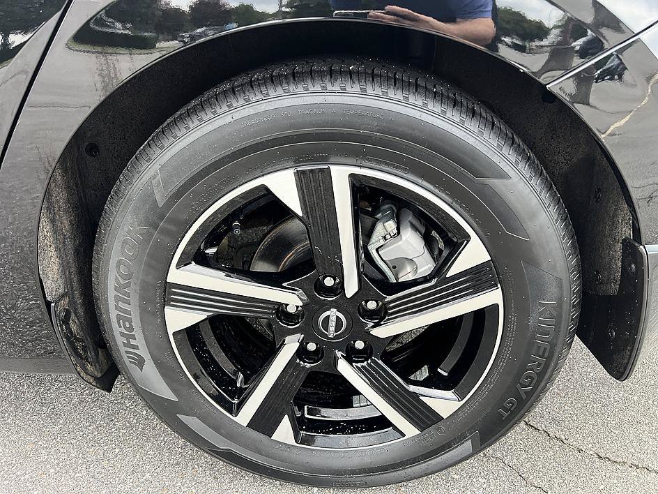 Used 2025 Super Black Nissan SV image 10