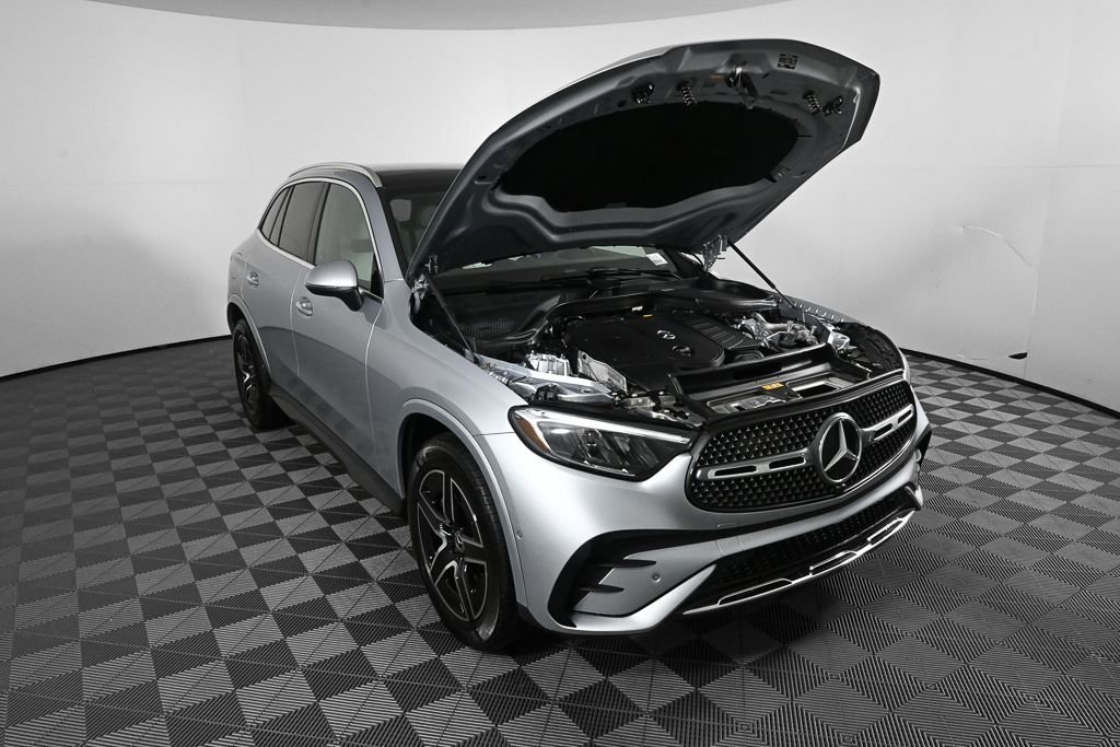 Used 2025 Silver Mercedes-Benz GLC 300 image 33