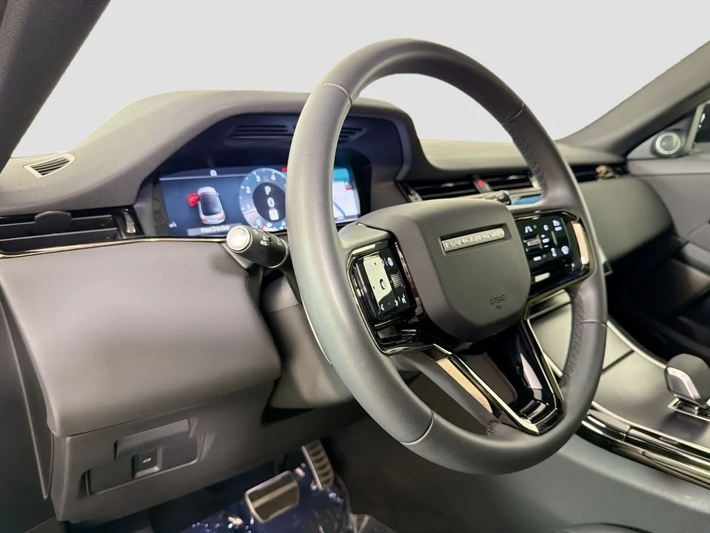Used 2026 White Land Rover Dynamic image 9