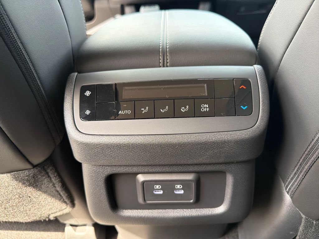 New 2026 Nissan Pathfinder SL 4D Sport Utility