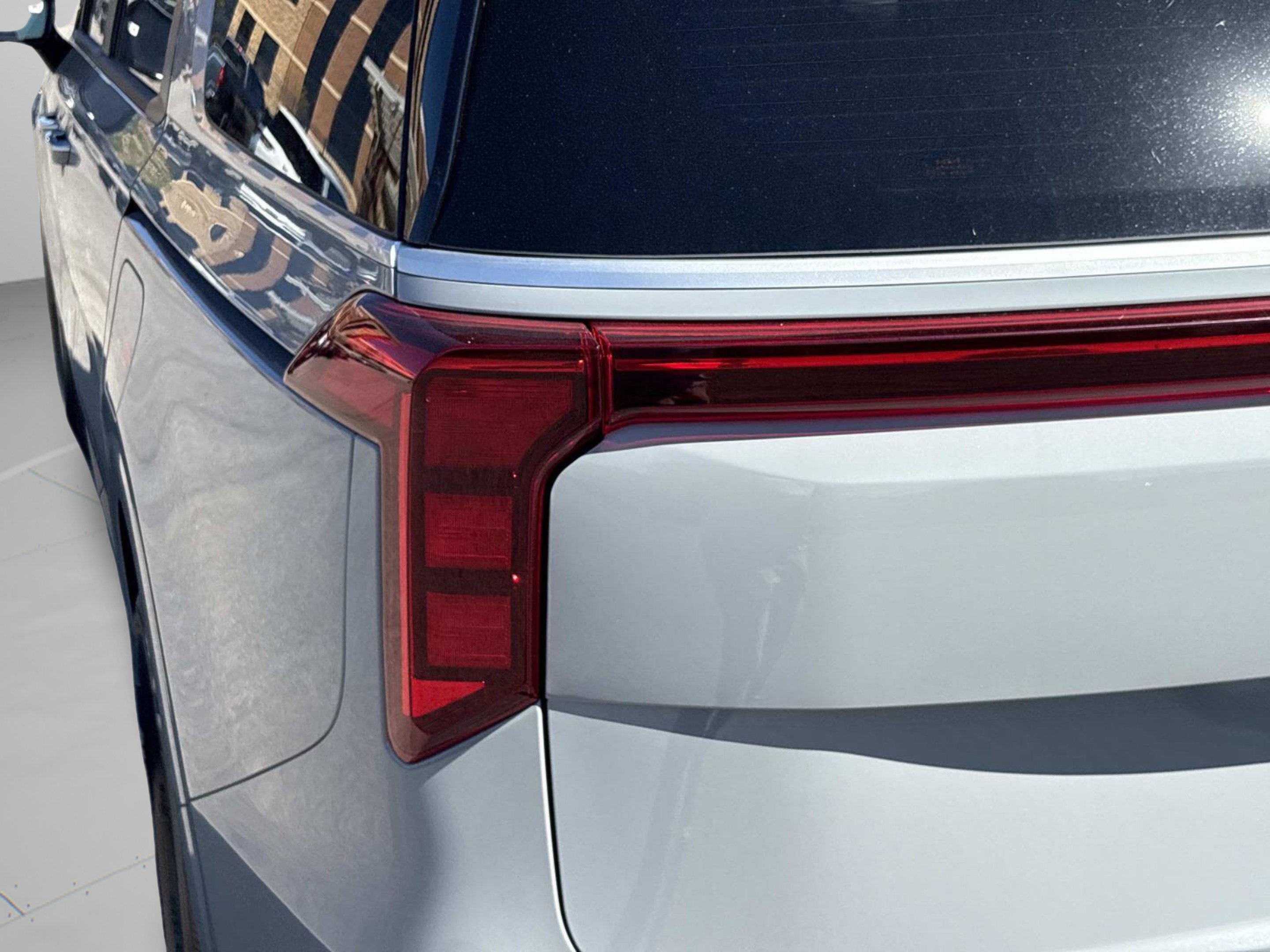 New 2027 Ceramic Silver Kia LXS image 32