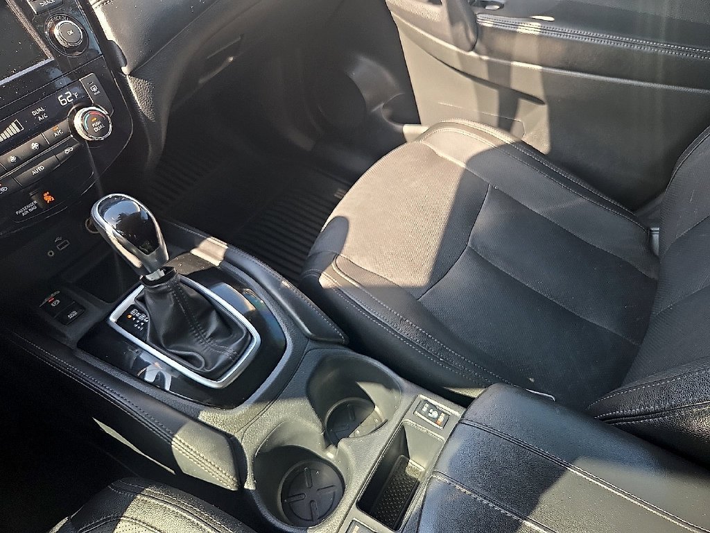 Used 2019 Silver Nissan SL image 25