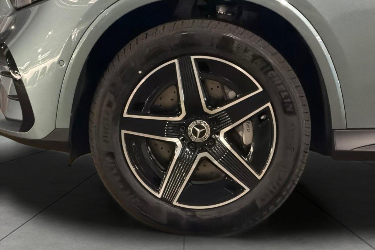New 2026 Verde Silver Metallic Mercedes-Benz GLC 300 SUV image 25