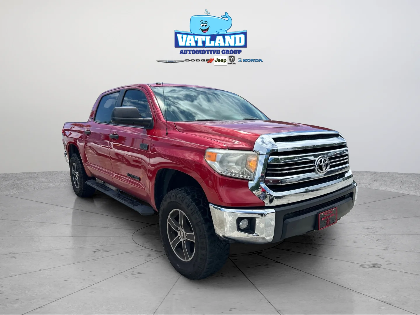 Used 2017 Barcelona Red Metallic Toyota SR5 image 22