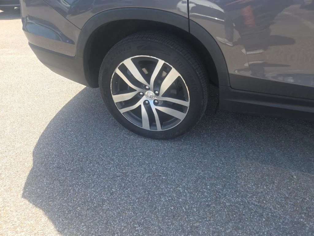 Used 2017  Honda Touring image 12