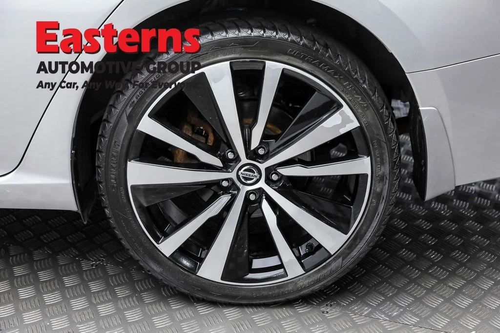 Used 2022 Silver Nissan 2.5 SR image 8