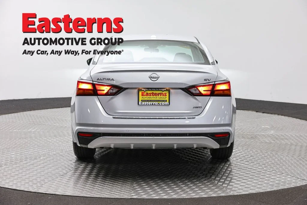 Used 2023 Silver Nissan 2.5 SV image 6