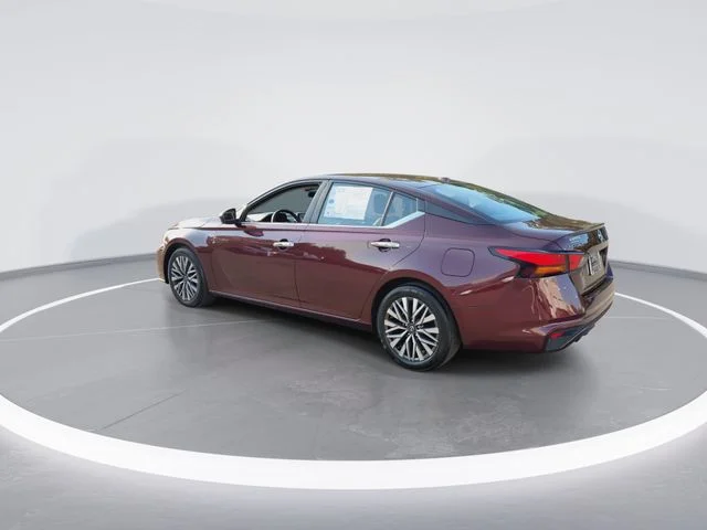 Used 2024 Red Nissan 2.5 SV image 6