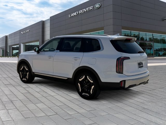 Used 2023 White Kia EX image 3