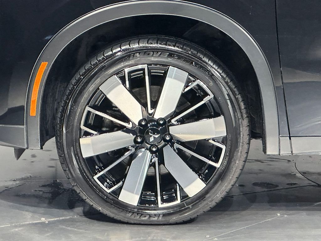 Used 2025 Silver Mitsubishi  image 17