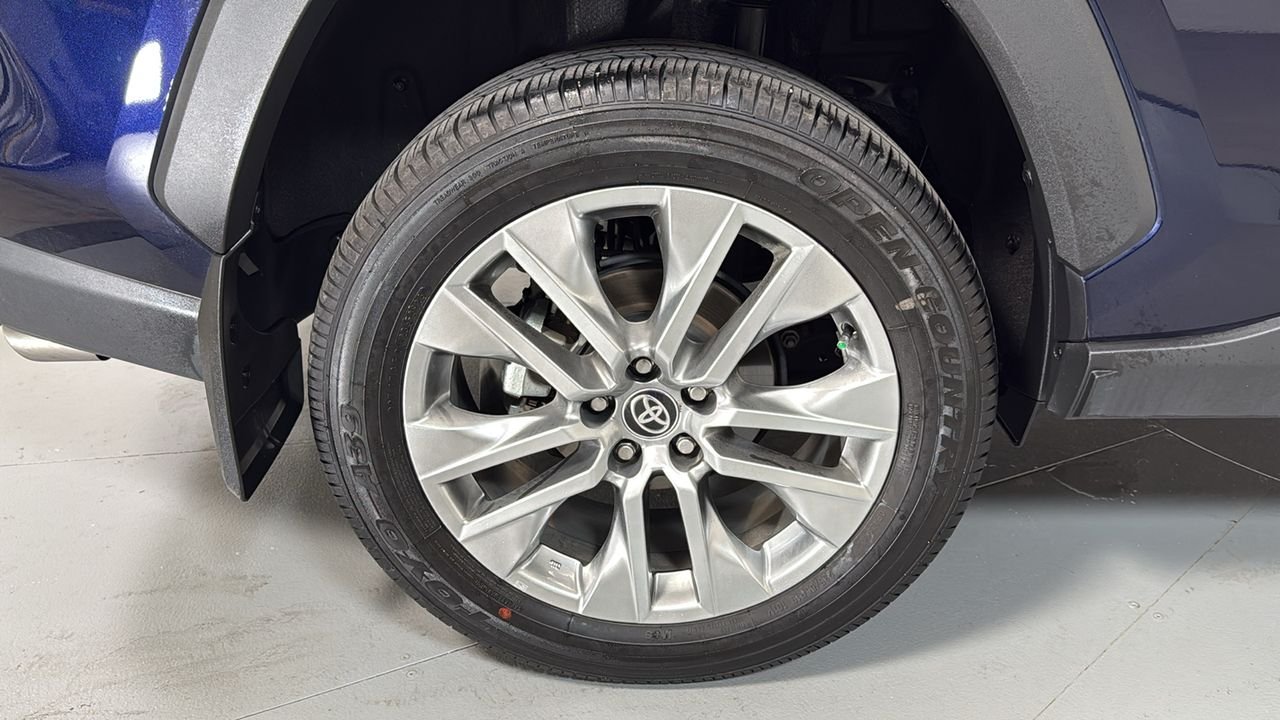 Certified Used 2025  Toyota Limited image 22