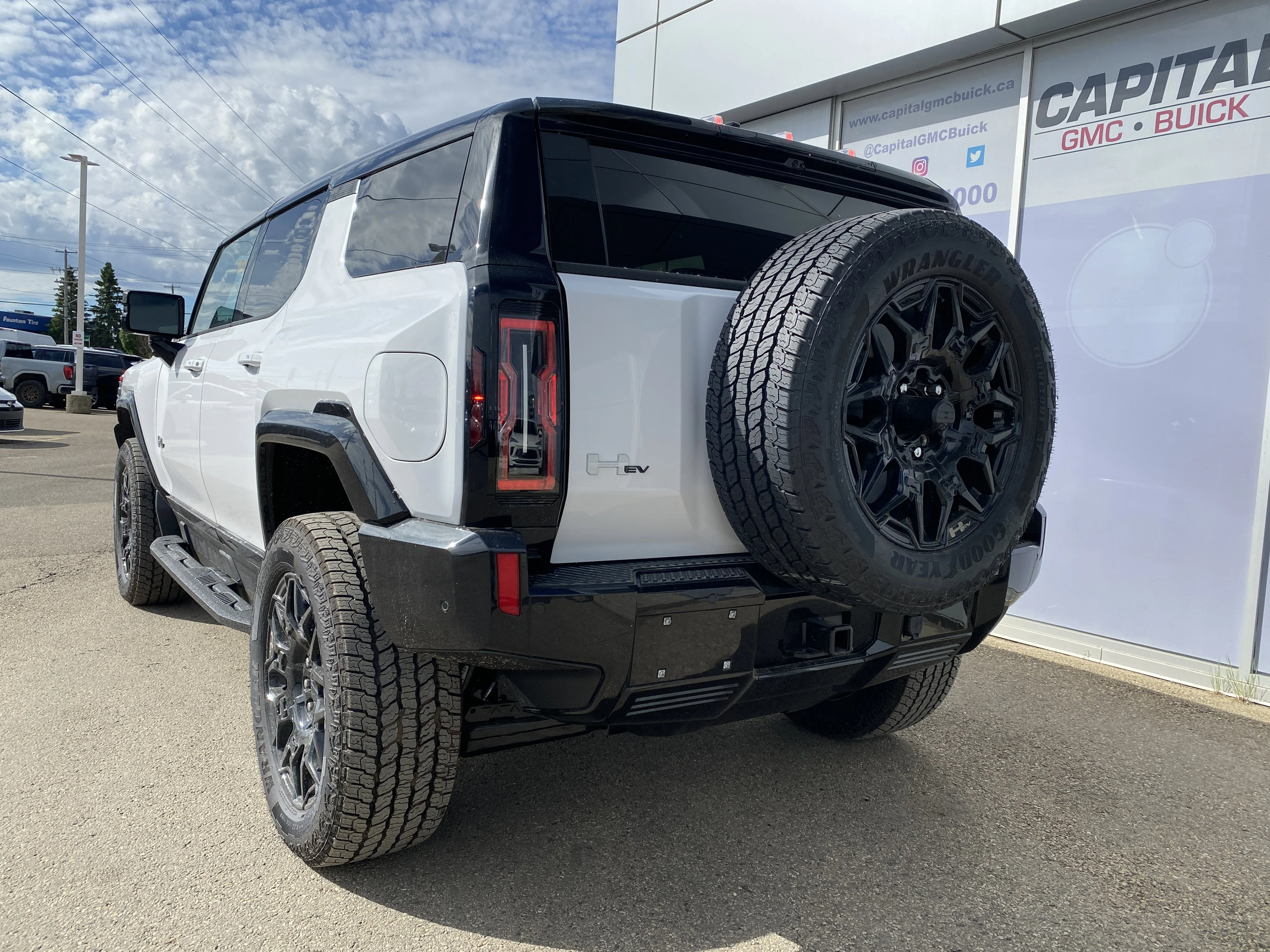 New 2026 INTERSTELLAR WHITE GMC 2X image 4