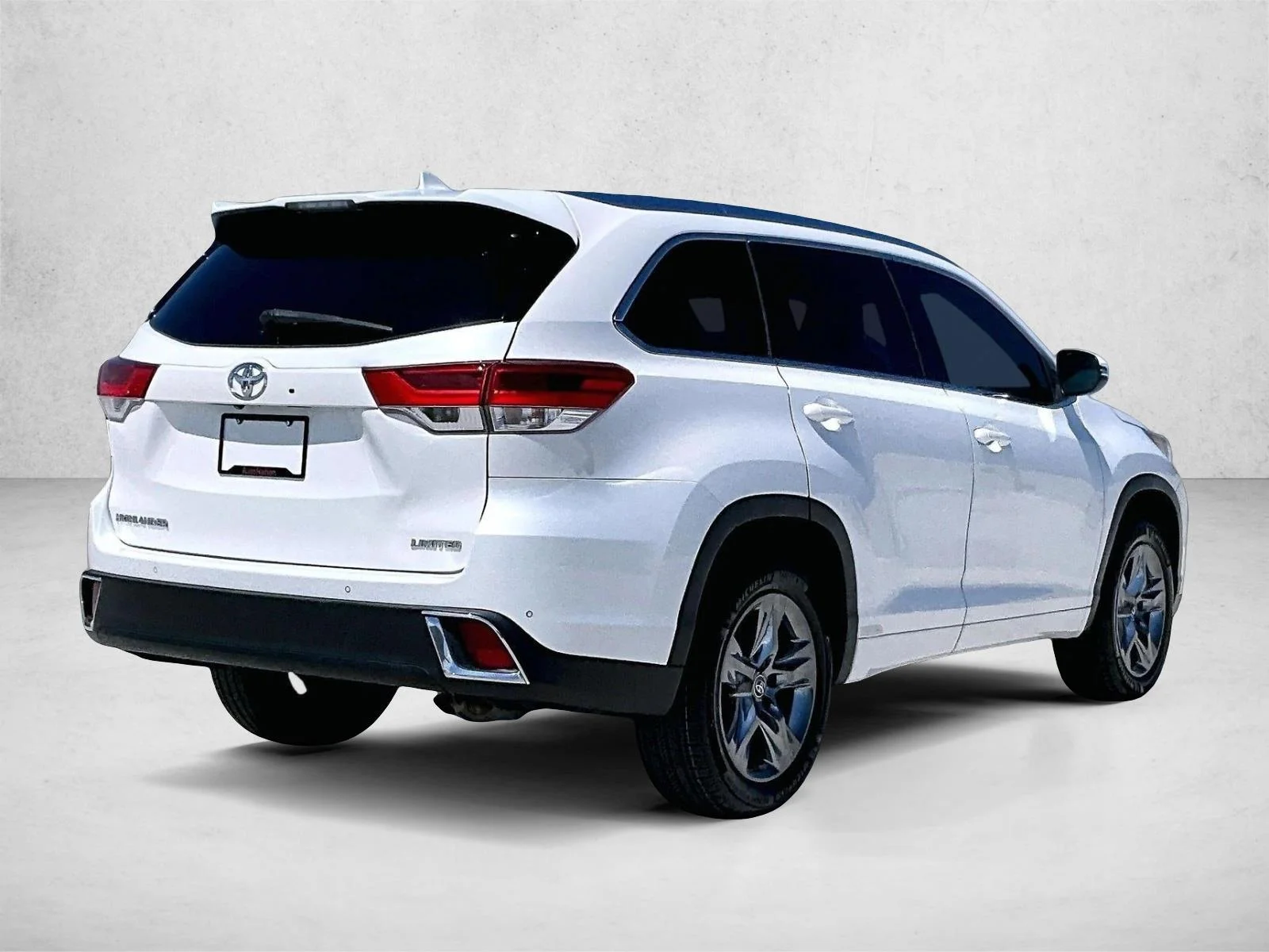 Used 2017 Blizzard Pearl Toyota Limited Platinum image 2