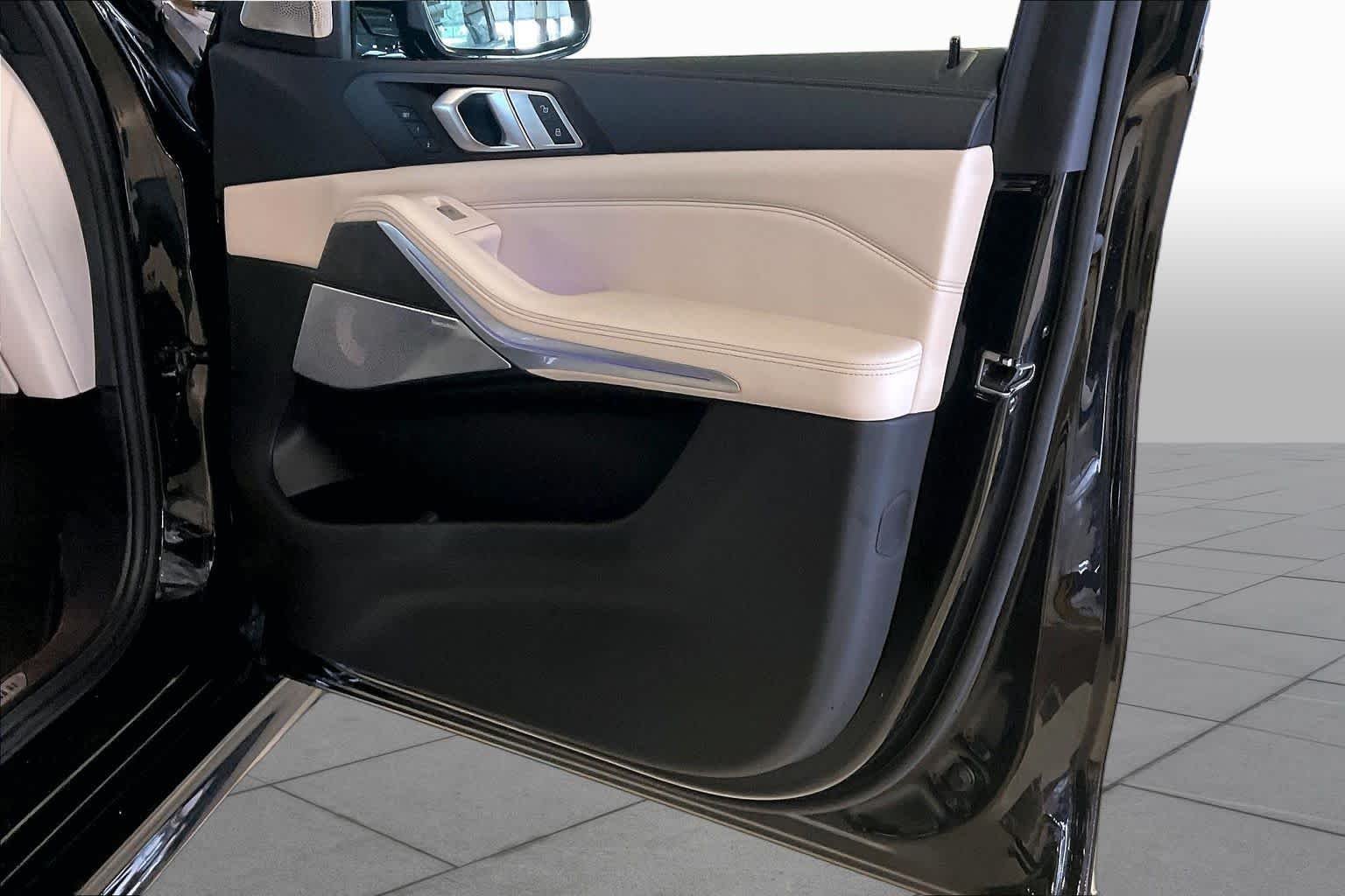 Used 2023 Black Sapphire Metallic BMW xDrive40i image 21