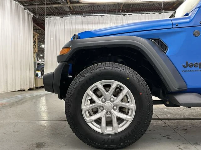 Used 2023 Blue Jeep Sport S image 22