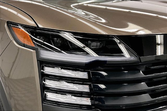 New 2026 Canyon Bronze Nissan SR image 14