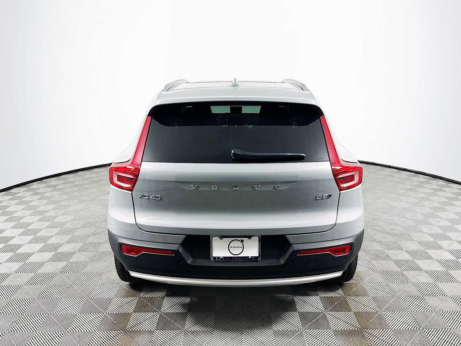 Certified Used 2025 Vapour Grey Volvo Core image 6
