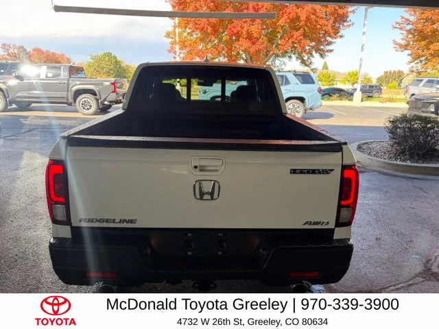 2023 Honda Ridgeline RTL Crew Cab Pickup Slide 5