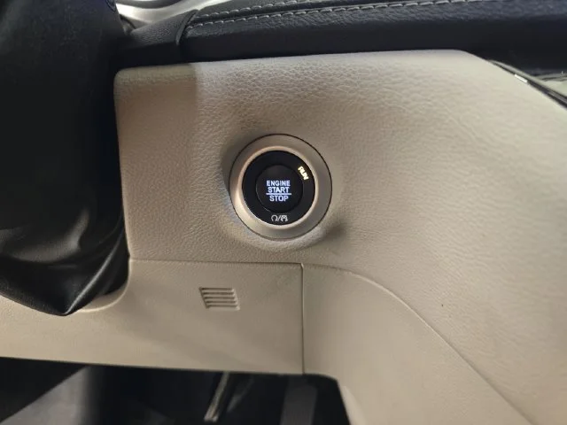 Used 2022 Ceramic Gray Clearcoat Chrysler Touring L image 31