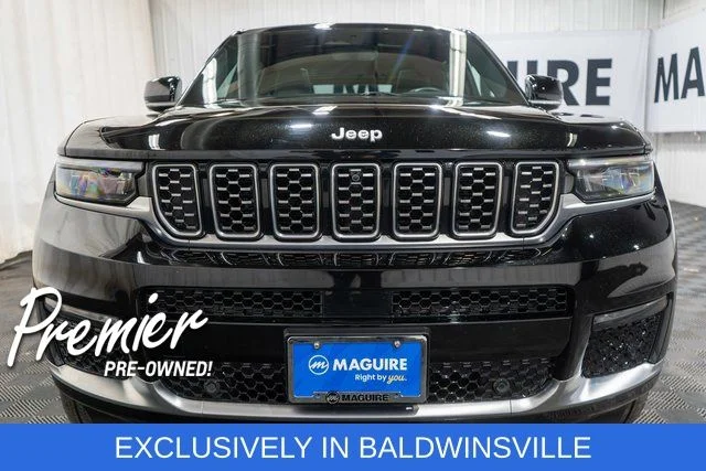 Used 2025 Black Jeep Summit image 3