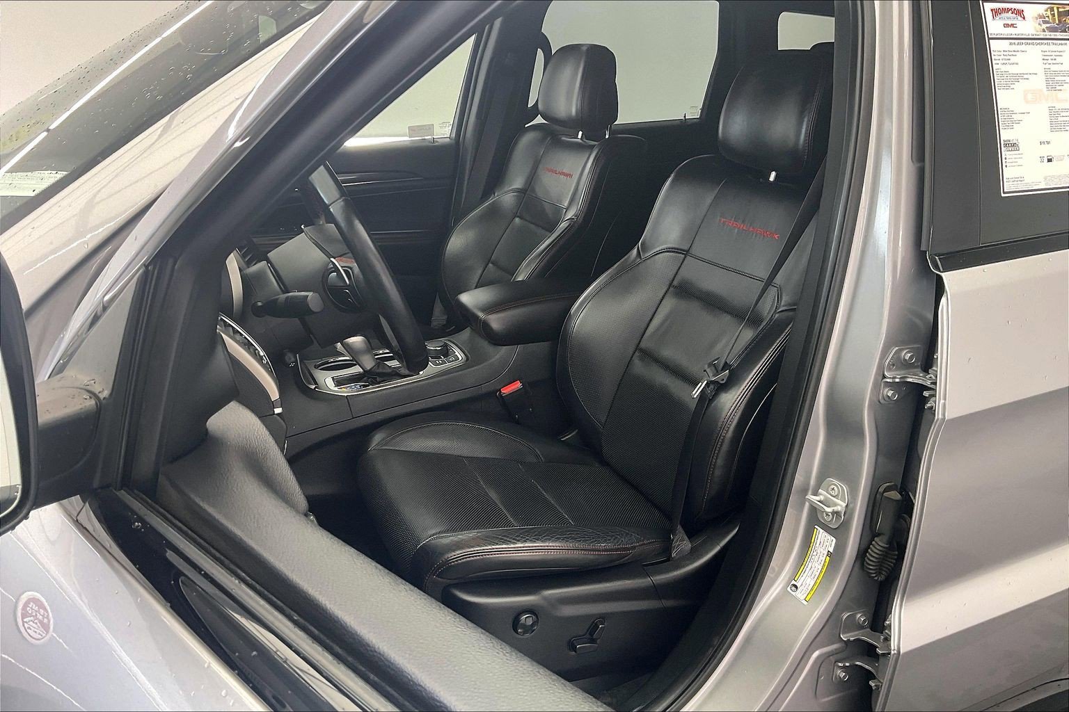 Used 2018 Silver Jeep Trailhawk 4x4 image 17