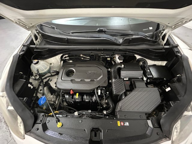 Used 2018 White Kia LX image 21