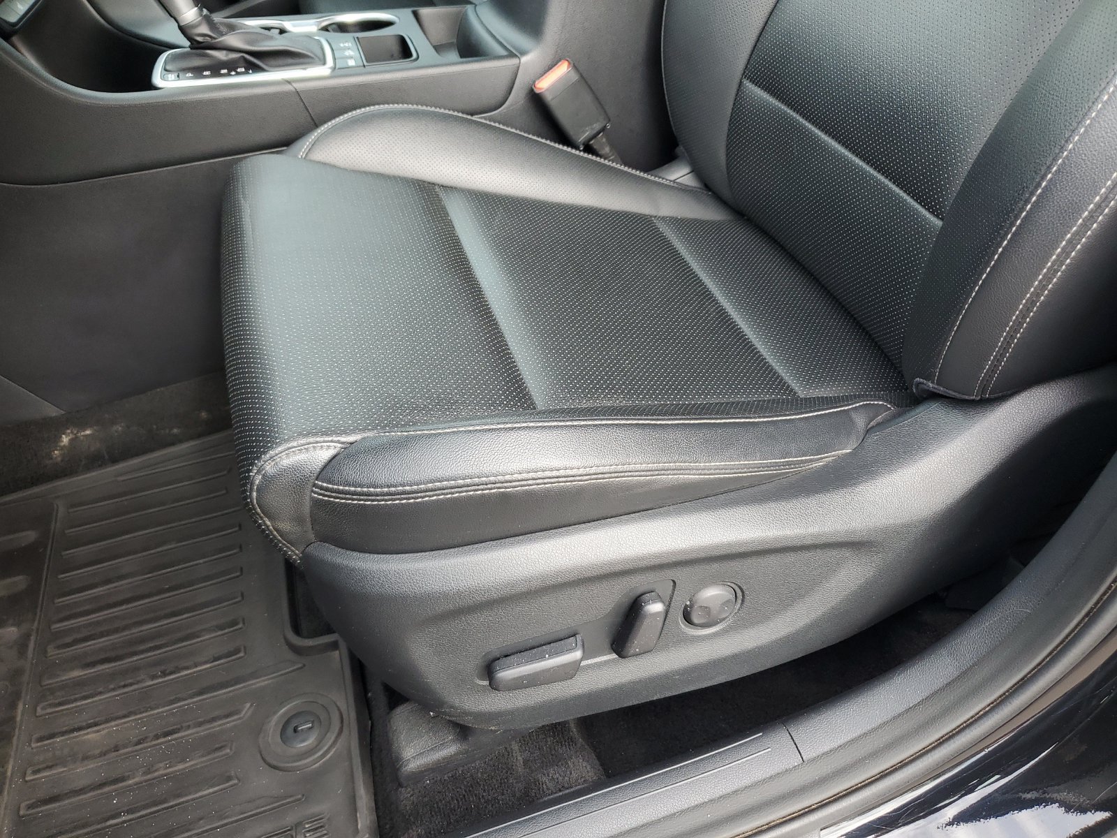 Used 2020 Red Kia EX image 13