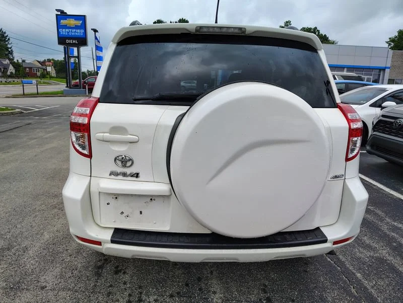 Used 2012 White Toyota 4WD 4dr I4 (Natl) image 5