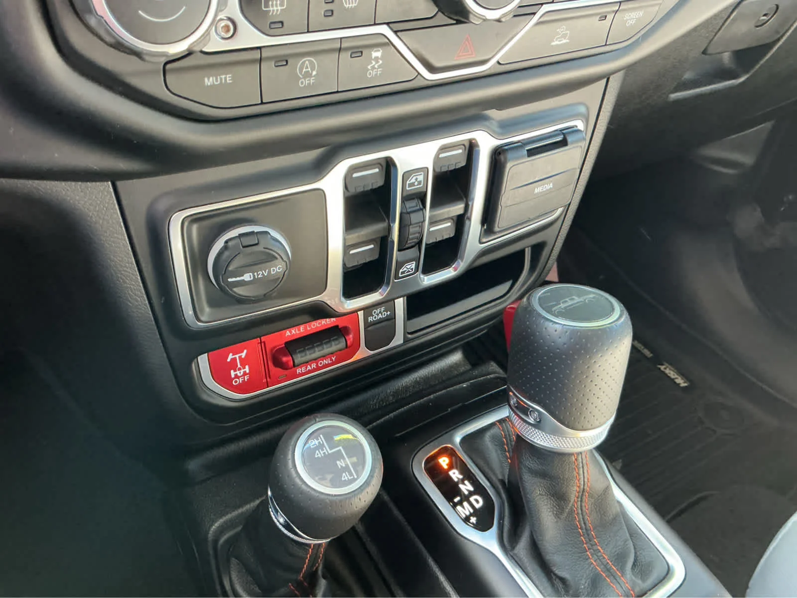 Used 2023 Black Clearcoat Jeep Mojave image 25