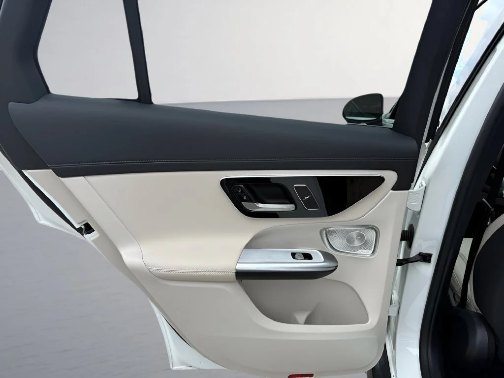 Used 2023 White Mercedes-Benz GLC 300 image 31