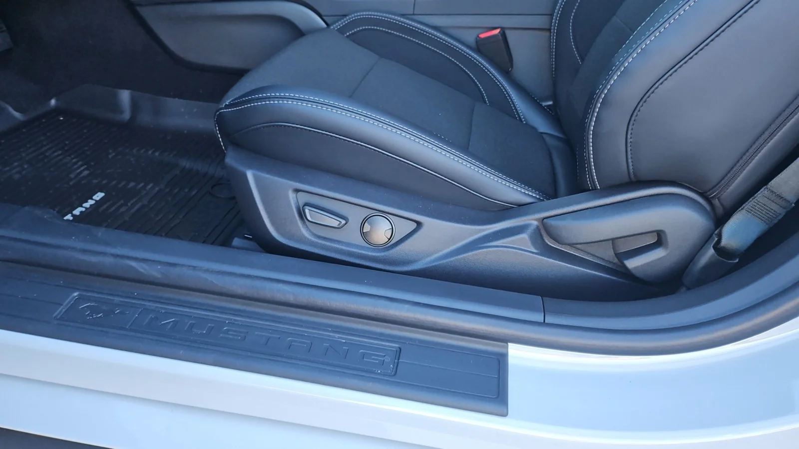 New 2026 Avalanche Gray Ford GT image 10