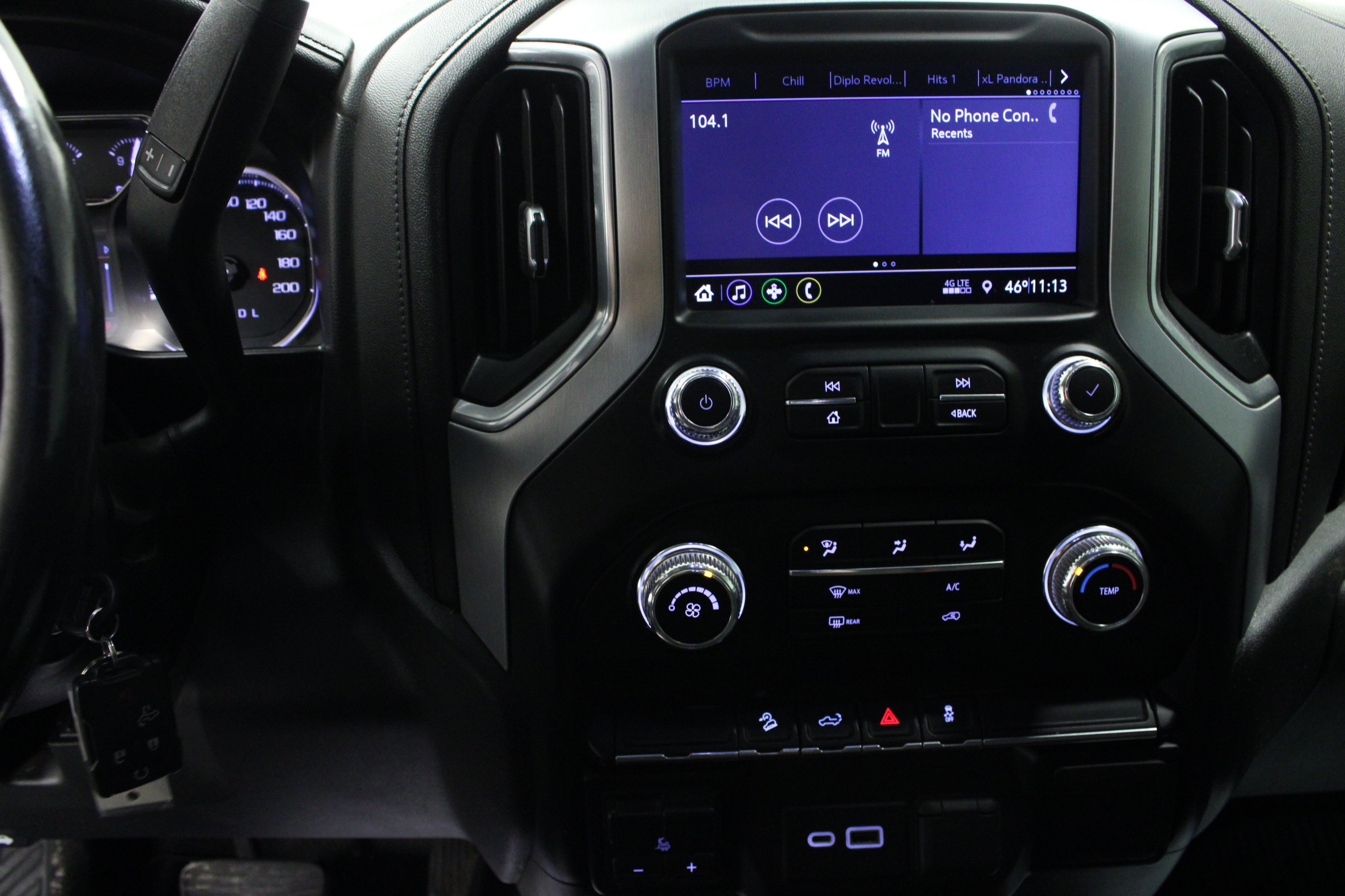 Used 2021 Summit White GMC SLE image 22