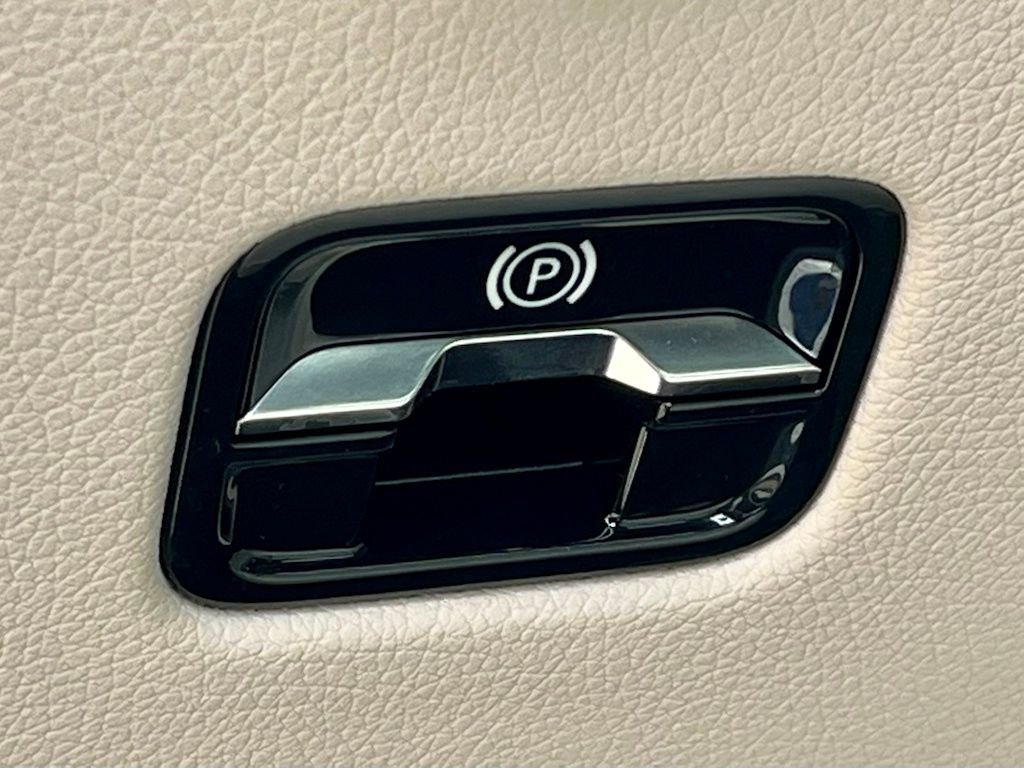 Certified Used 2023  Mercedes-Benz GLC 300 image 36