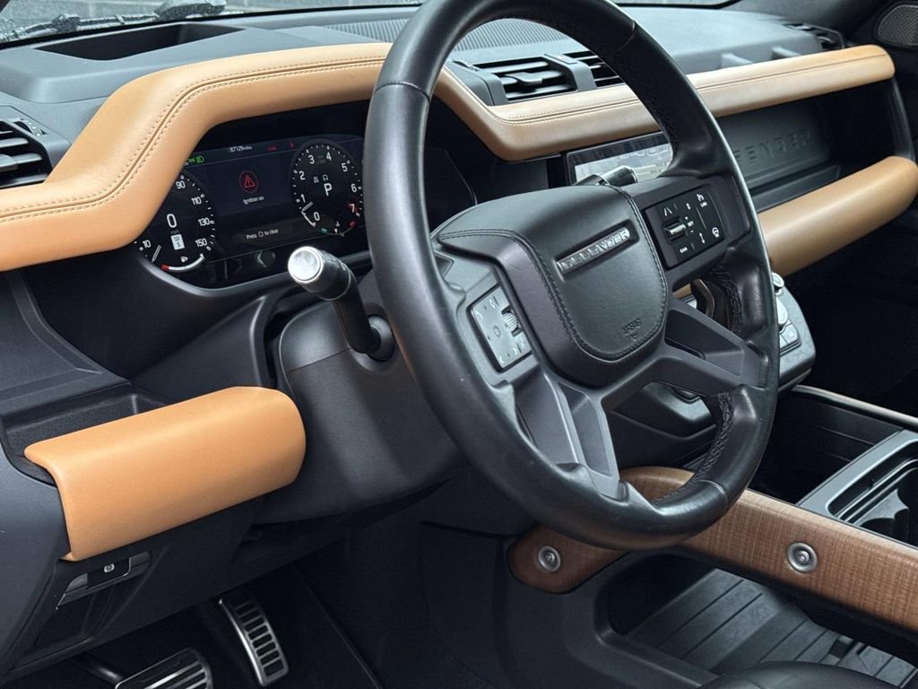 Used 2021  Land Rover X image 22