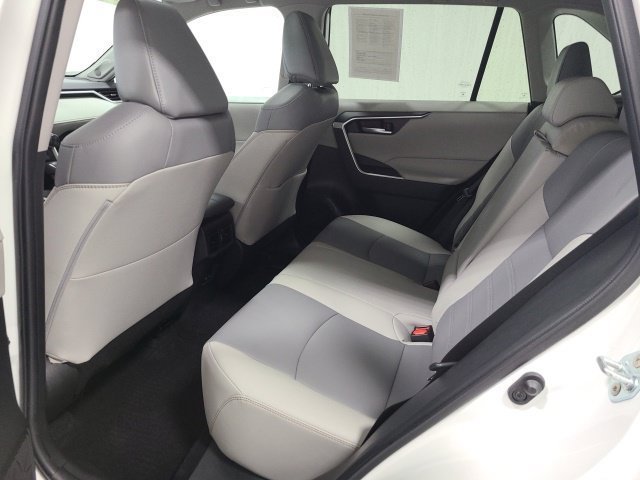 Certified Used 2024 Pearl Toyota XLE Premium image 17