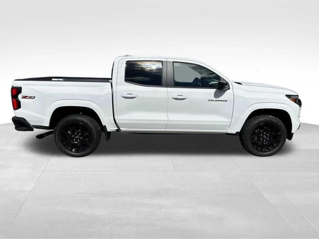 Used 2024 White Chevrolet Z71 image 7